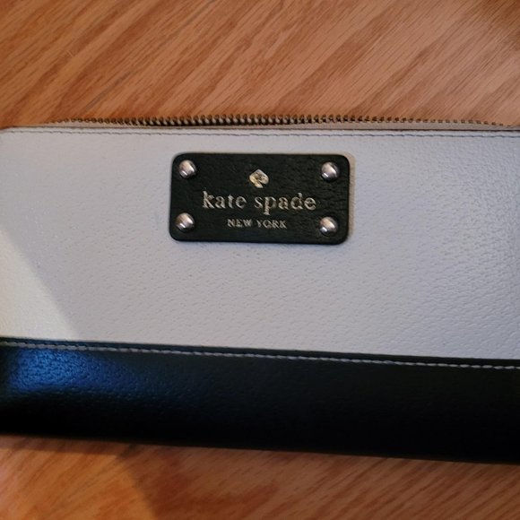 Kate Spade Handbags - Kate Spade Wallet